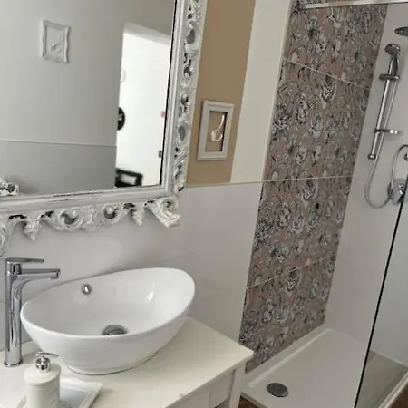 Non Usare La Casina Di Sandro * Ночера-Умбра